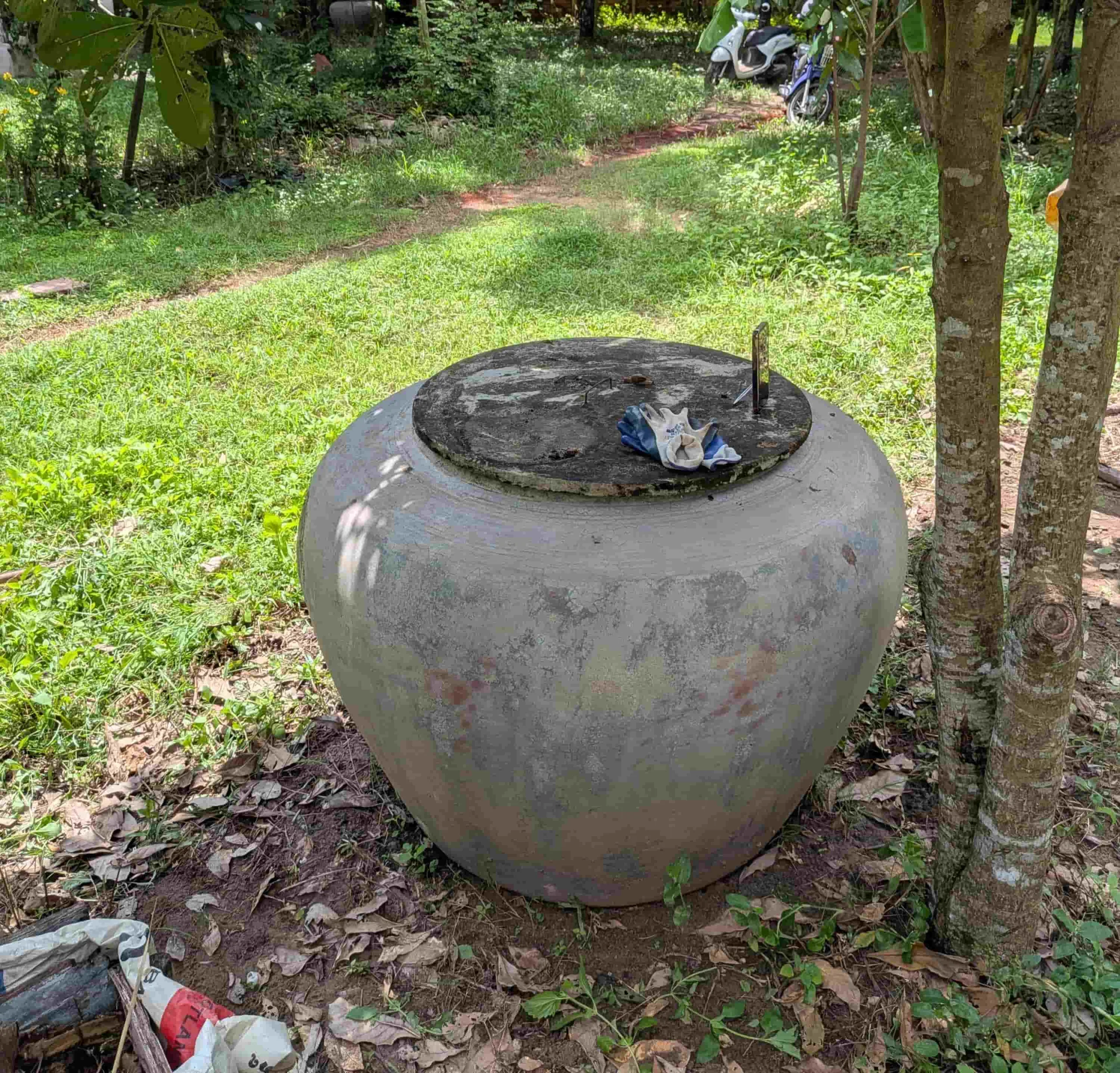 農村にある巨大な水瓶。どうやって作るんだ？？